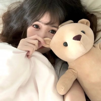穿条纹衣的男孩